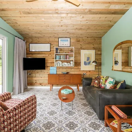 Lulu Logs Nyaraló *