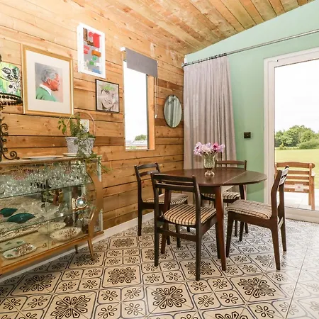 Lulu Logs Holiday home *